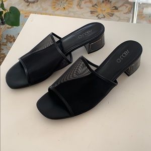 Low mule with mesh strap and clear heel